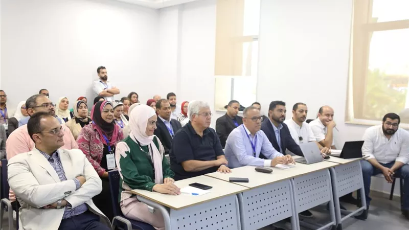 وزير التعليم العالي يشهد فعاليات المعسكر الختامي المؤهل للتصفيات النهائية لبرنامج Gen-Z 