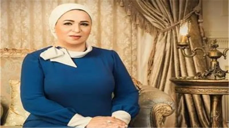 السيدة انتصار السيسى تتصل بسيدة فقدت ابنتيها وحفيدتها بحادث قطارى الزقازيق