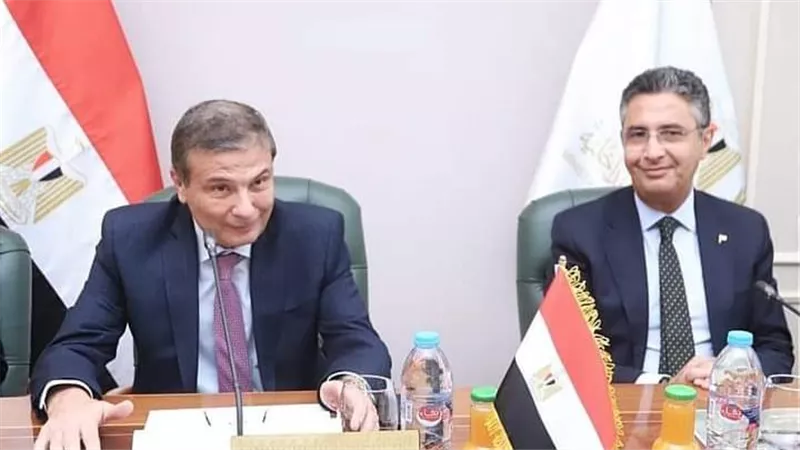 وزيرا الزراعة والتموين يبحثان ضبط اسعار بيض المائدة بالتعاون مع اتحاد منتجى الدواجن  