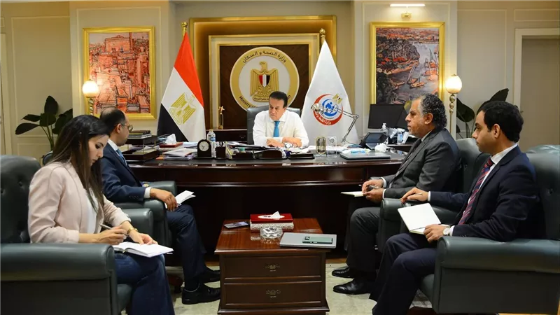 نائب رئيس مجلس الوزراء وزير الصحة يستقبل السفير المصري بجنوب أفريقيا