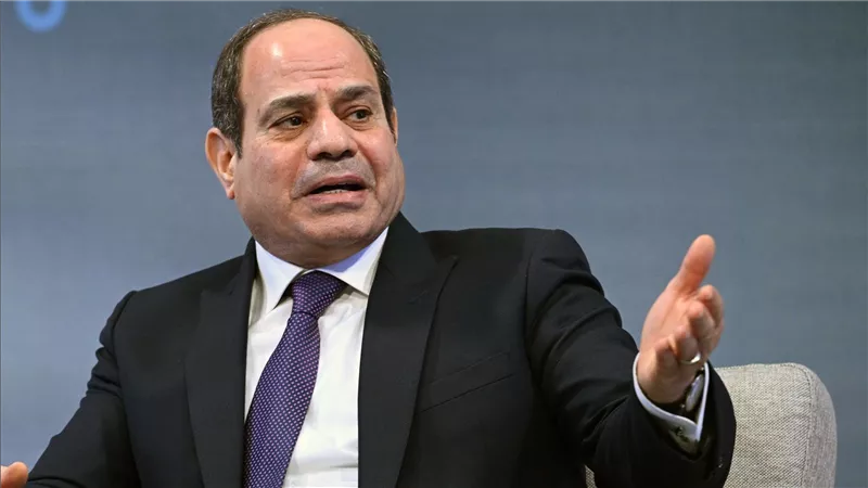 الرئيس يطلع على تطورات حركة الملاحة بقناة السويس.. ويوجه باستمرار تقديم الخدمات الملاحية والبحرية 
