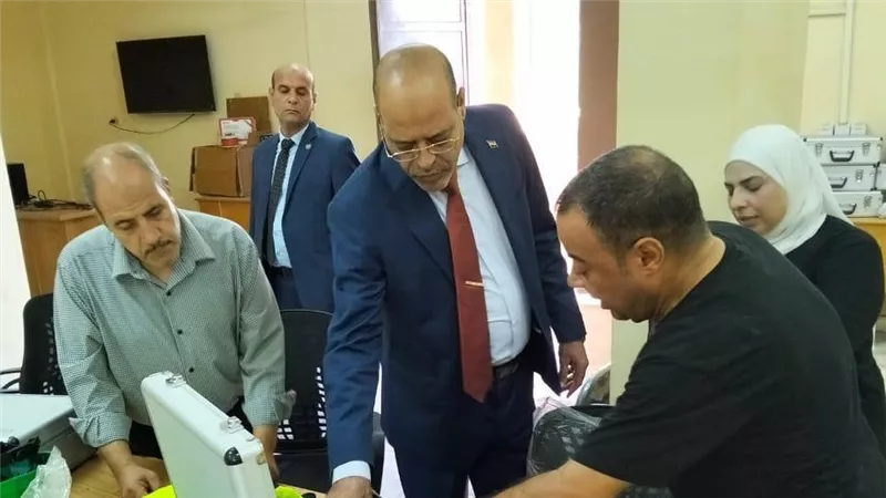 وزير العمل يحث العاملين على الإلتزام والإخلاص في العمل لتقديم الخدمات للمواطنين بشكل لائق وكريم 