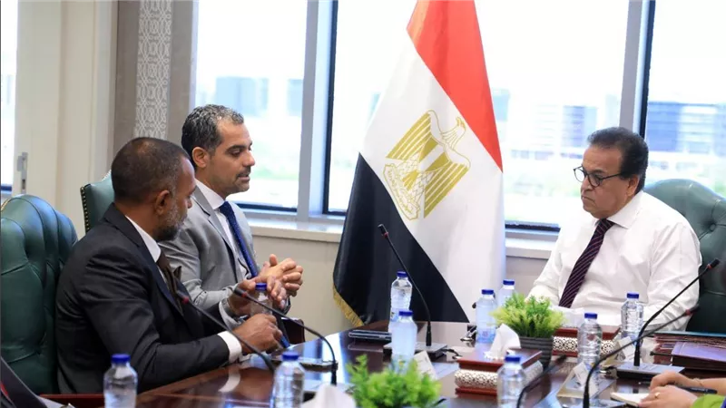 وزير الصحة يلتقي رؤساء مجلس إدارات الشركات التابعة لمجموعة «فارما جروب» لبحث تعظيم الاستثمارات