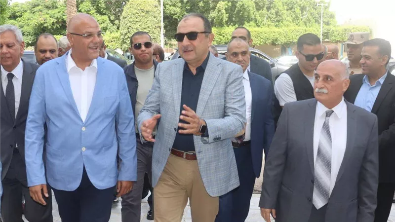وزير قطاع الأعمال يلتقي محافظ القليوبية ونواب البرلمان في مستهل زيارته لشركة النصر للكيماويات الدوائية