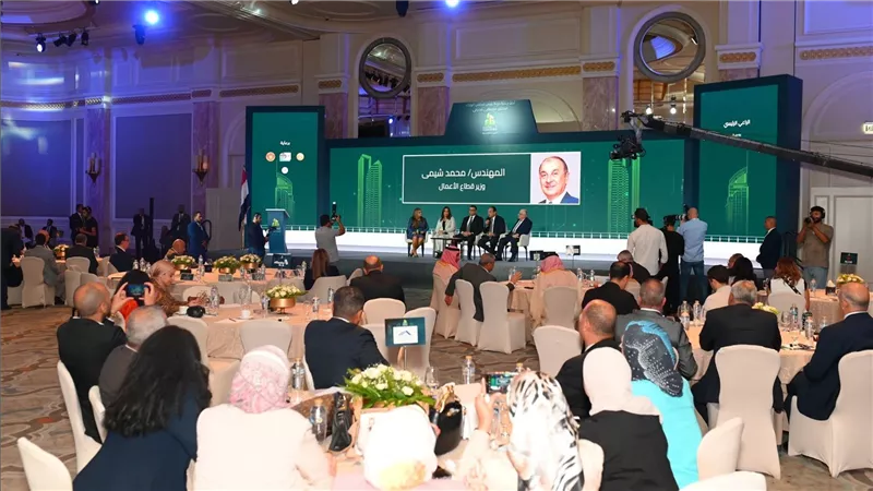 وزير قطاع الأعمال العام يشارك في افتتاح ملتقى 