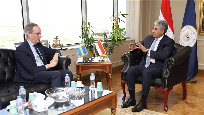 وزير السياحة والآثار يبحث مع سفير السويد بالقاهرة الرؤى والأفكار لتعزيز أطر التعاون الثنائي بين البلدين