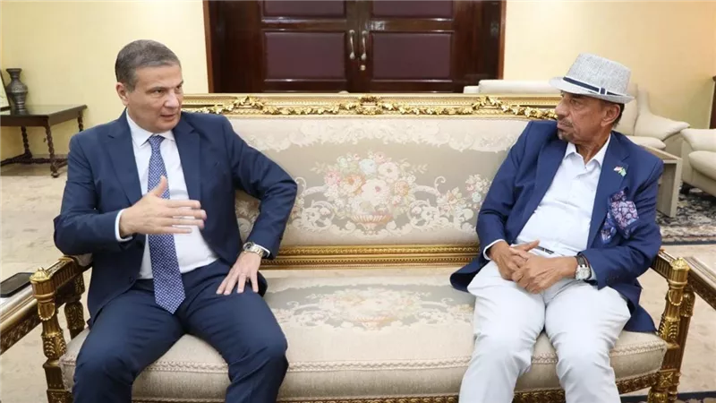 وزير الزراعة يبحث مع مجموعة 