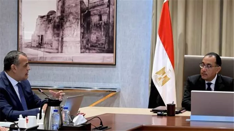 رئيس الوزراء يتابع مع وزير الدولة للإنتاج الحربي عددا من ملفات عمل الوزارة