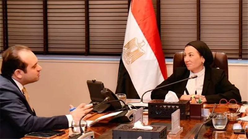وزيرة البيئة تلتقي أمين لجنة البيئة بحزب مستقبل وطن وتبحث معه سبل التعاون 