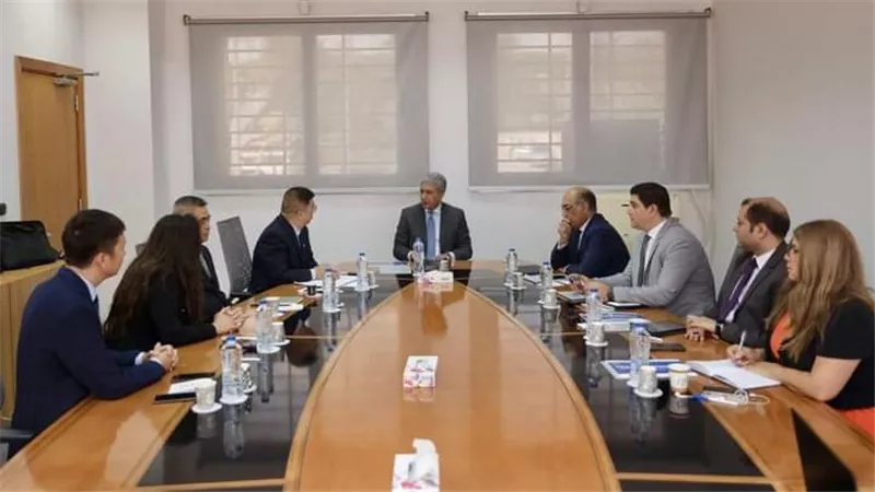 وزير السياحة والآثار يعقد اجتماعاً مع إحدى الشركات الكبرى الرائدة في مجال البواخر السياحية النهرية والبحرية 