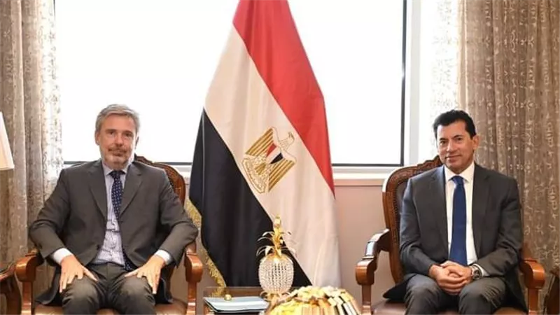 وزير الشباب والرياضة يستقبل السفير  الإيطالي بالقاهرة لتعزيز أطر التعاون المشترك