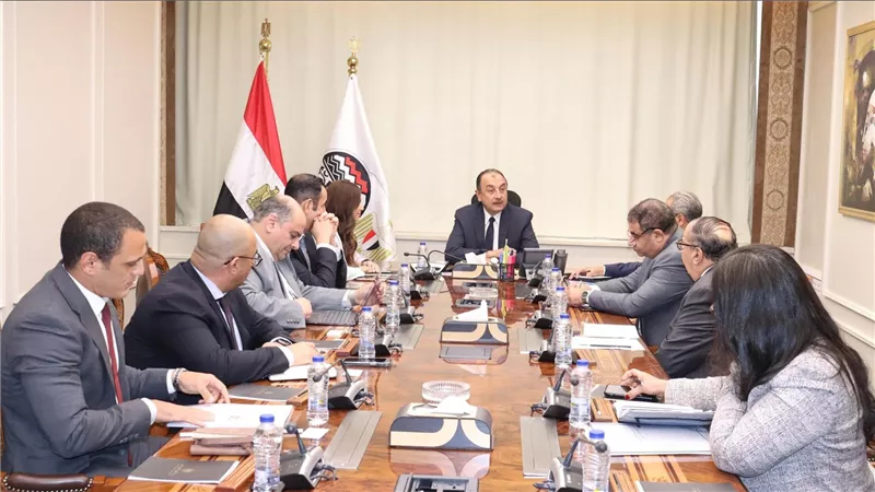 وزير قطاع الأعمال يبحث مع 