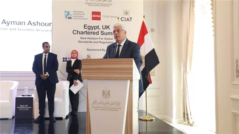 وزير التعليم العالى يشهد توقيع عقود لفتح مكاتب لعدد من هيئات التصنيف والتسجيل البريطانية