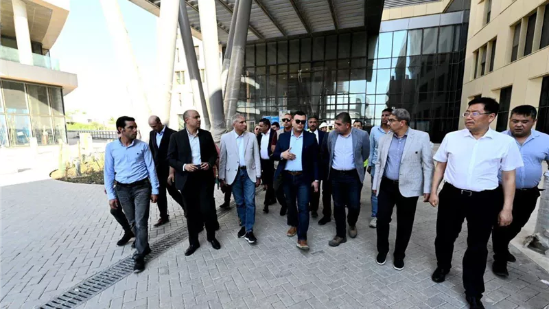 وزير الإسكان يتفقد موقف تنفيذ أعمال التشطيبات بأبراج منطقة الأعمال المركزية بالعاصمة الإدارية 