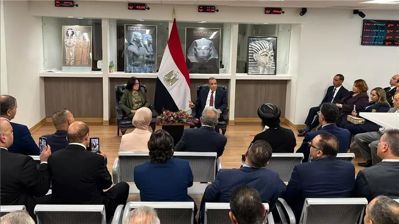 وزير الخارجية يتفقد القنصلية العامة المصرية في نيويورك ويلتقي بعض ممثلي الجالية المصرية