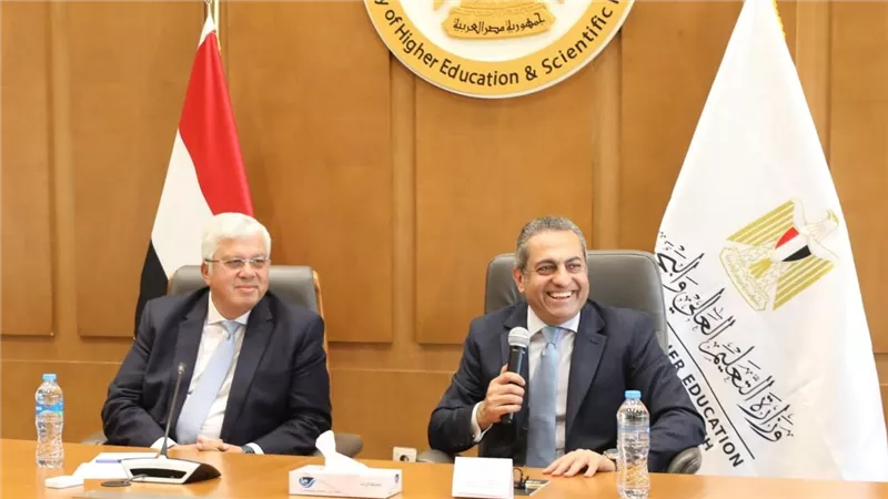 عاشور يَشهد توقيع مُذكرة تفاهم مع شركة العاصمة الإدارية لتقديم 100 منحة دراسية كاملة لمُتفوقي الثانوية العامة 