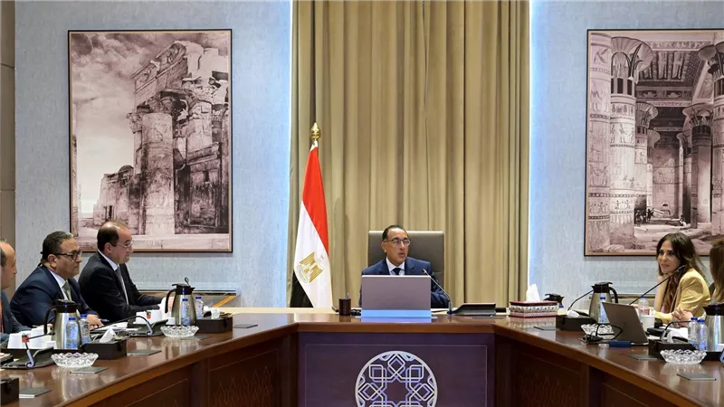 رئيس الوزراء يتابع موقف تنفيذ مشروعات المبادرة الرئاسية 