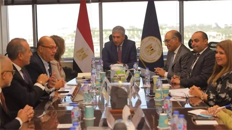 وزير السياحة والآثار يلتقي الرئيس التنفيذي لغرفة التجارة الأمريكية في مصر 