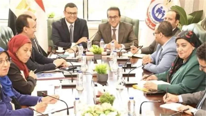 وزير الصحة ووزير الإسكان يبحثان سبل تعزيز التعاون المشترك فى ملف التنمية البشرية