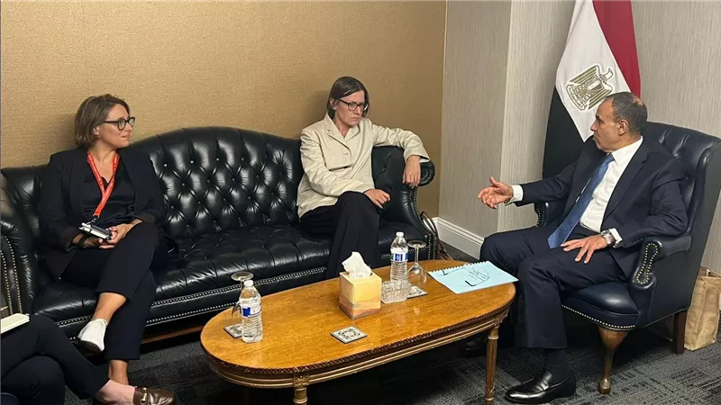 وزير الخارجية والهجرة وشئون المصريين بالخارج يلتقى رئيسة اللجنة الدولية للصليب الأحمر