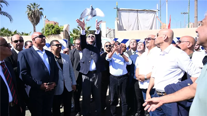 وزير الشباب ومحافظ الغربية يصلان كفر الزيات لافتتاح حمام سباحة وتفقد المشروعات والأنشطة بمركز شباب المدينة 