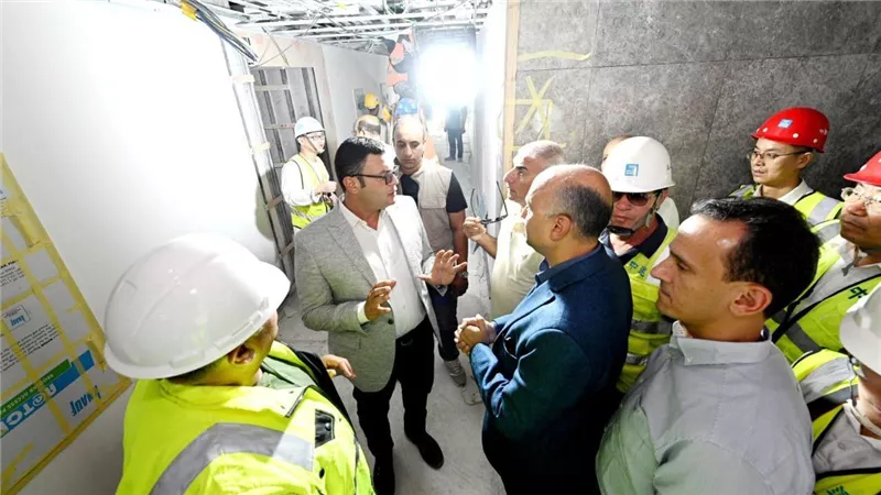 وزير الإسكان يتفقد موقف تنفيذ أبراج الداون تاون والمرحلة الأولى لبحيرات العلمين 
