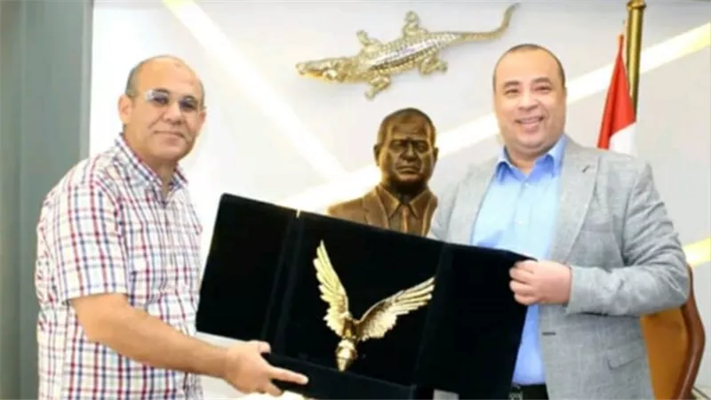 الشئون الاقتصادية والاستثمار بمستقبل وطن بالسويس تكرم النائب احمد خشانة 