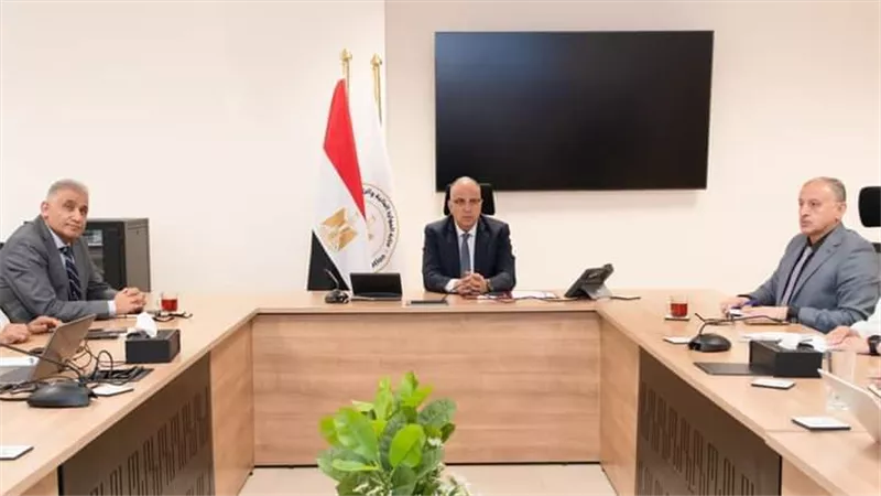 سويلم يتابع إستعدادات مصلحة الميكانيكا والكهرباء للموسمين الشتوي والصيفى القادمين