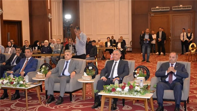 محافظ السويس يشارك  في مؤتمر تكريم الفائزين في المبادرة الوطنية بالإسماعيلية
