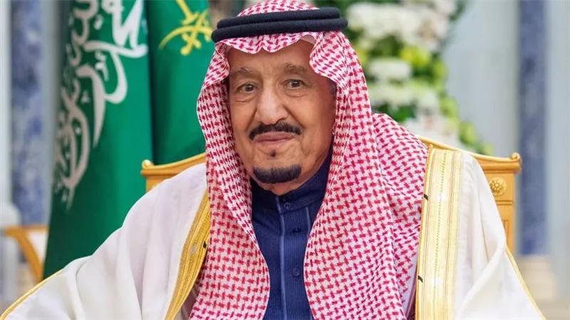 الملك سلمان بصحة جيدة.. ولى العهد يطمئن مجلس الوزراء على حالة والده