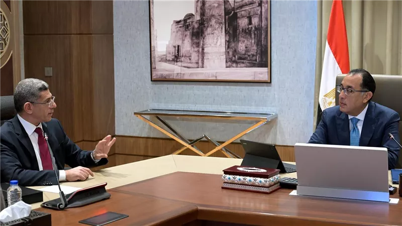 رئيس الوزراء يتابع مع الرئيس التنفيذي لوكالة الفضاء المصرية عدداً من ملفات العمل
