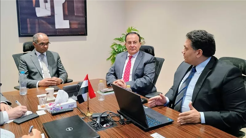 نائب وزير الإسكان يلتقي ممثلي إحدى الشركات العالمية المتخصصة في تنفيذ وإدارة المرافق