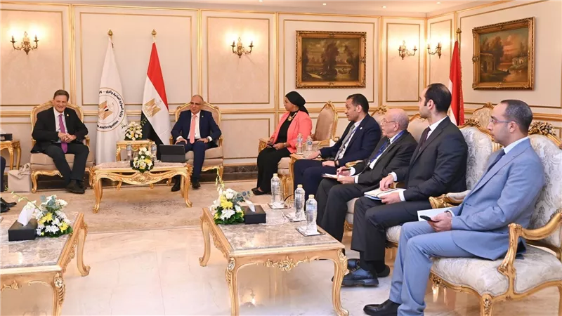 سويلم يلتقى وزير البيئة والطاقة اليوناني