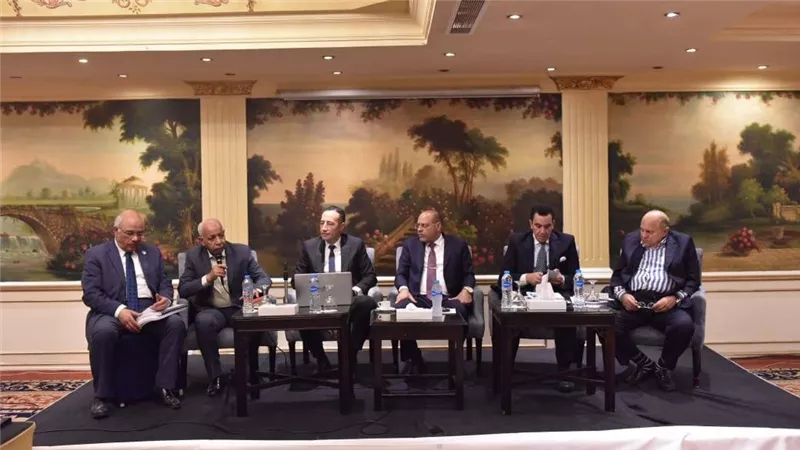وزير العمل يستكمل رئاسته لجلسات 