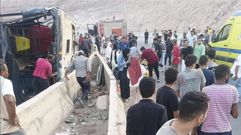 حادث طلاب الجلالة.. 10 وفيات و28 إصابة في إنقلاب حافلة