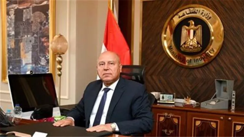 وزير النقل: فصل وسجن أى موظف بالسكة الحديد يثبت تعاطيه المخدرات من أول عينة