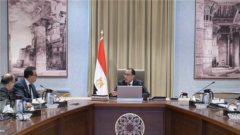 رئيس الوزراء يعقد اجتماعاً لمتابعة موقف توفير الأدوية والمستلزمات الطبية