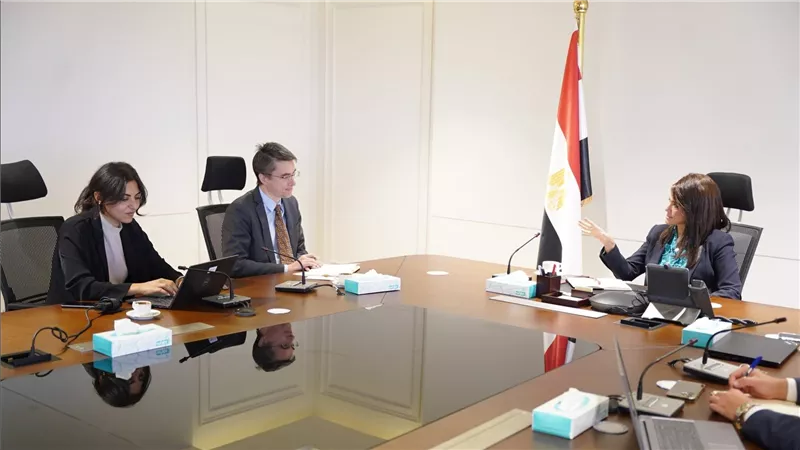 المشاط تلتقي المدير الإقليمي للبنك الدولي 