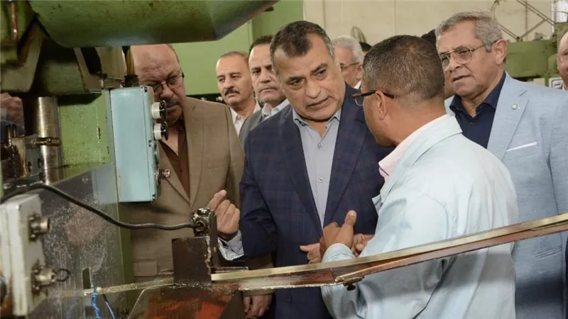  وزير الدولة للإنتاج الحربى يتفقد شركة قها للصناعات الكيماوية