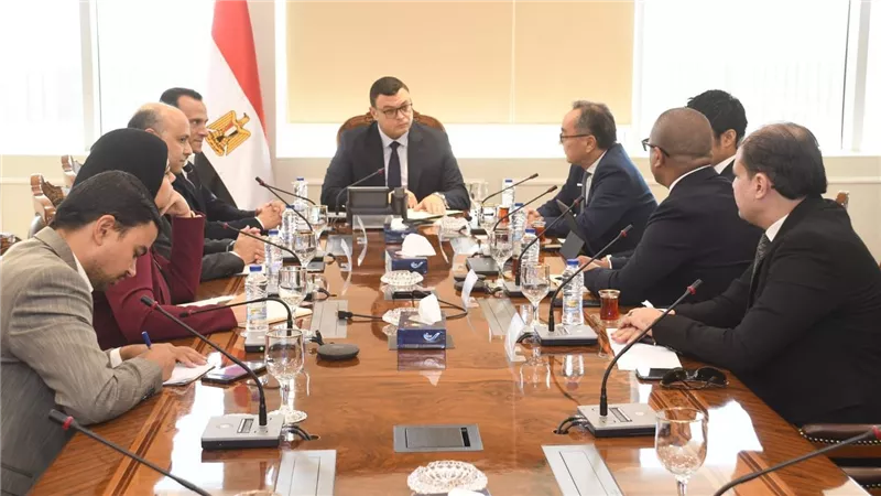 وزير الإسكان يبحث مع أسطورة العقارات في اليابان سبل التعاون فى مجال التطوير العقاري