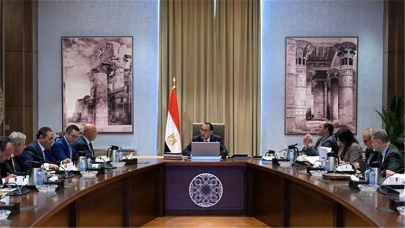 رئيس الوزراء يتابع تنفيذ برنامج رد أعباء الصادرات