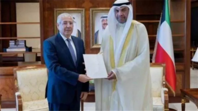 سفير مصر يسلم دعوة الرئيس السيسي لأمير الكويت لحضور المنتدى الحضري العالمى