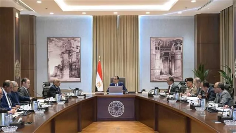 رئيس الوزراء يترأس اجتماع اللجنة الرئيسية لتقنين أوضاع الكنائس