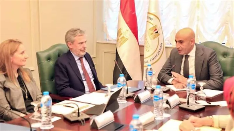 وزير التربية والتعليم يبحث مع سفير إيطاليا بالقاهرة تعزيز التعاون في المشروعات ذات الاهتمام المشترك 