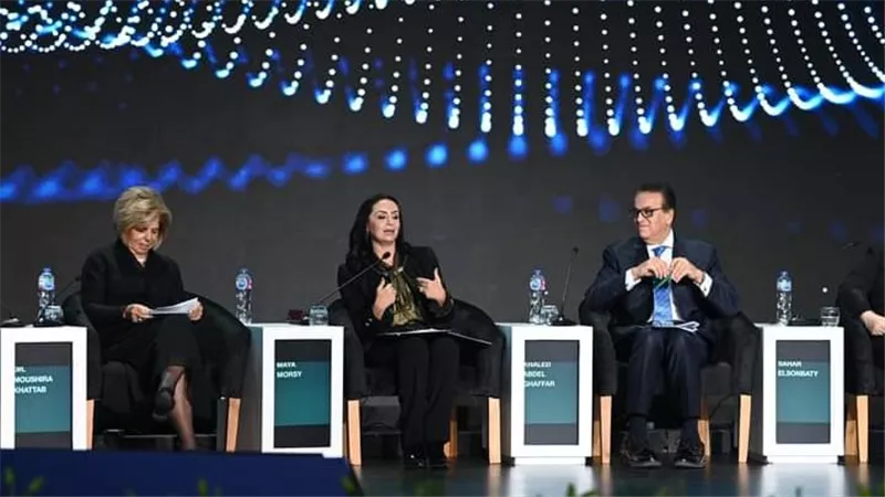 وزيرة التضامن تشارك في جلسة 