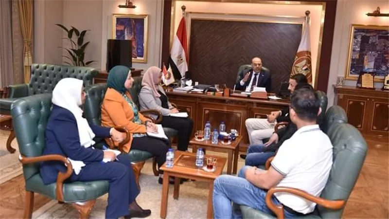 وزير العمل يستقبل مُمثلين عن شركات صينية في مصر للبدء في توثيق أوضاع عمالها بشكل رسمي 
