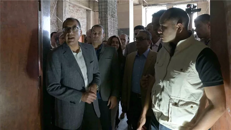 رئيس الوزراء يغير مسار جولته التفقدية بمحافظة السويس لتفقد مشروع ترميم 