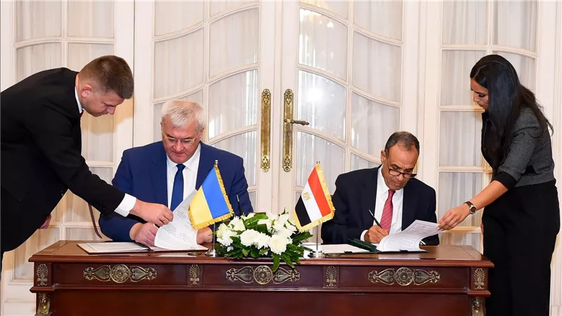 وزير الخارجية ونظيره الأوكراني يبحثان سبل الارتفاء بالعلاقات