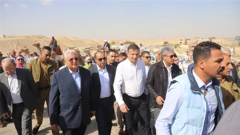 وزيرا السياحة والآثار والزراعة يطلقان البرنامج الوطني لرعاية وحماية الخيول والإبل والحيوانات الأليفة بالمناطق الأثرية