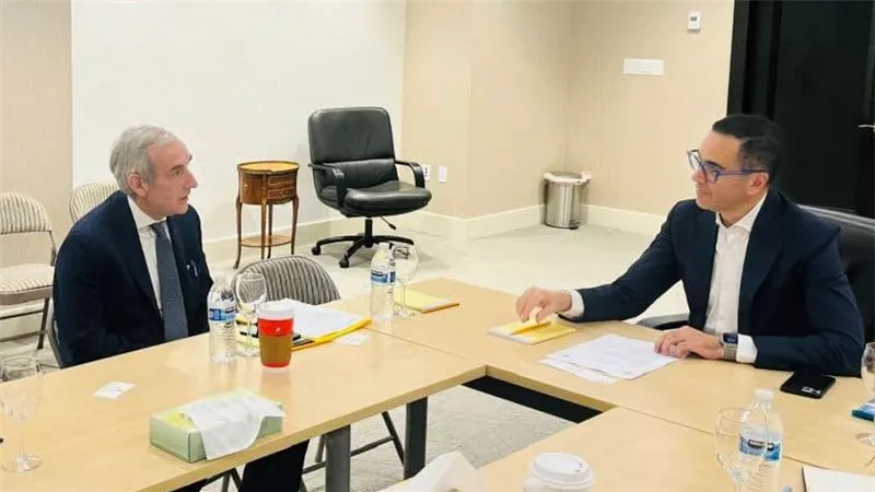 وزير الاستثمار والتجارة الخارجية يلتقي نائب رئيس شركة Koch Inc لبحث مشروعاتها الحالية واستثماراتها المستقبلية في مصر.